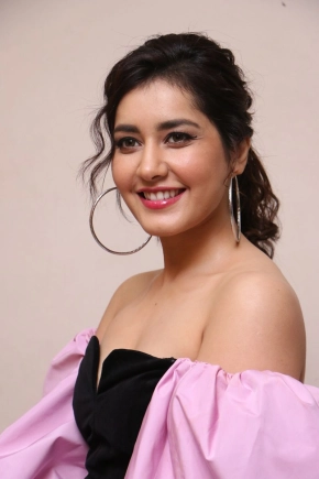 Raashi Khanna Hot Photos