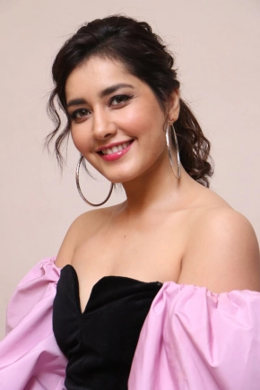 Raashi Khanna Hot Photos