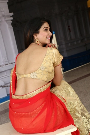 Telugu Actress Eshanya Maheshwari Hot Saree Pics