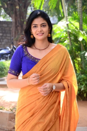 Telugu Actress Kalpika Ganesh Hot In Saree Photos