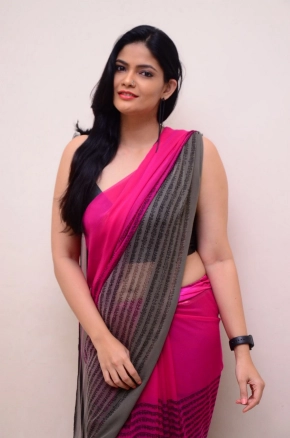 Telugu Actress Kalpika Ganesh Looks Hot Sexy In Sleeveless Pink Saree Photos