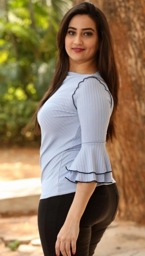 Telugu Actress Manjusha Rampalli In Tight Black Jeans