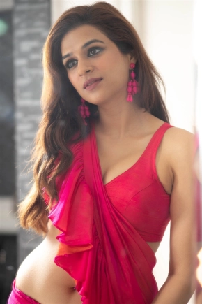 Telugu Actress Shraddha Das Photoshoot Pics