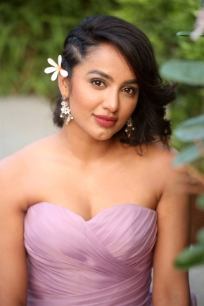 Telugu Actress Tejaswi Madivada Photos