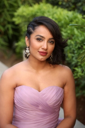 Telugu Actress Tejaswi Madivada Photos