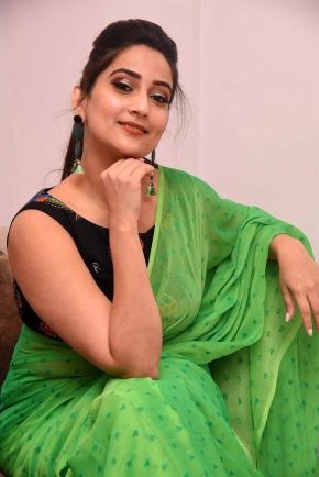 Telugu Anchor Manjusha In Green Saree Photos