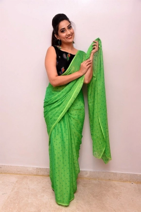 Telugu Anchor Manjusha In Green Saree Photos