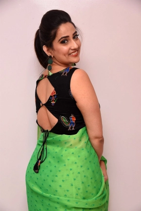 Telugu Anchor Manjusha In Green Saree Photos