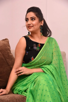 Telugu Anchor Manjusha In Green Saree Photos