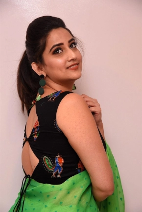 Telugu Anchor Manjusha In Green Saree Photos