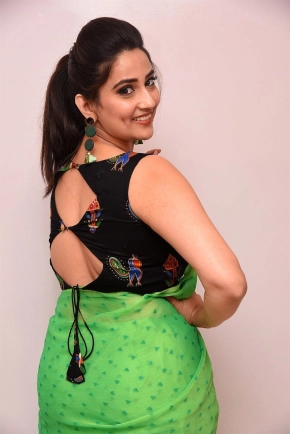 Telugu Anchor Manjusha In Green Saree Photos