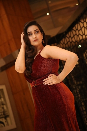 Telugu Anchor Manjusha In Red Dress Photos