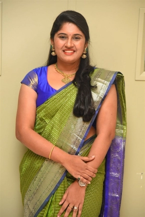 Telugu Anchor Sonia Chowdary Saree Stills