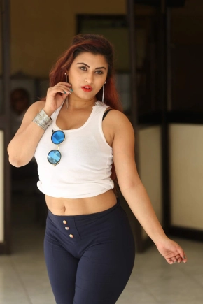 Tollywood Actress Gunnjan Aras Hot Photoshoot